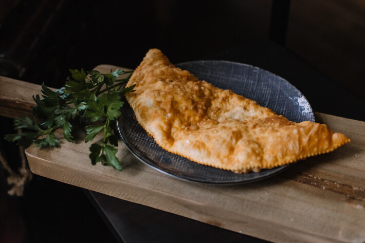 Чебурек сыром и зеленью