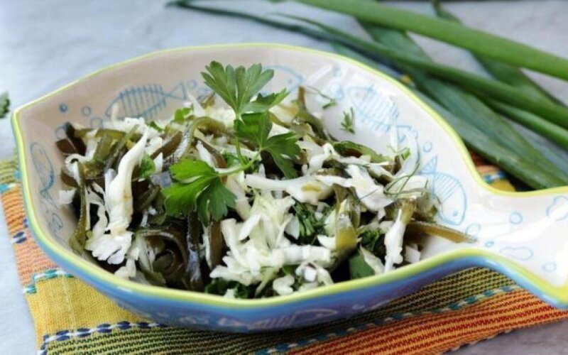 Салат с морской капустой