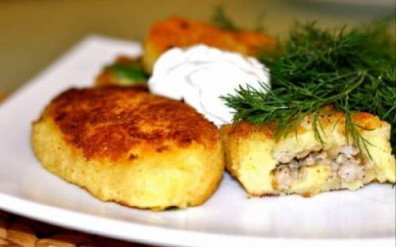 Пирожок картофельный с мясом