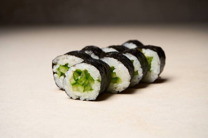 Мини ролл с огурцом