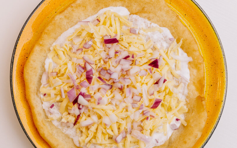 Лангош с красным луком