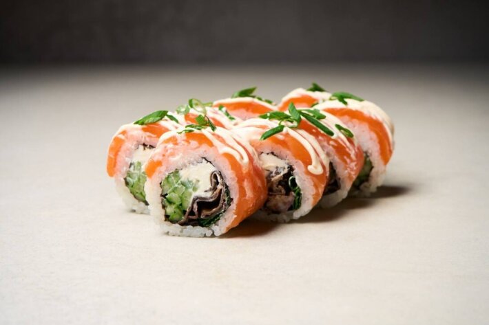 Ролл Филадельфия с трюфельным соусом