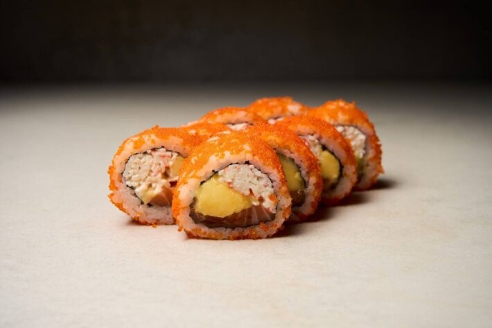 Ролл Калифорния с манго