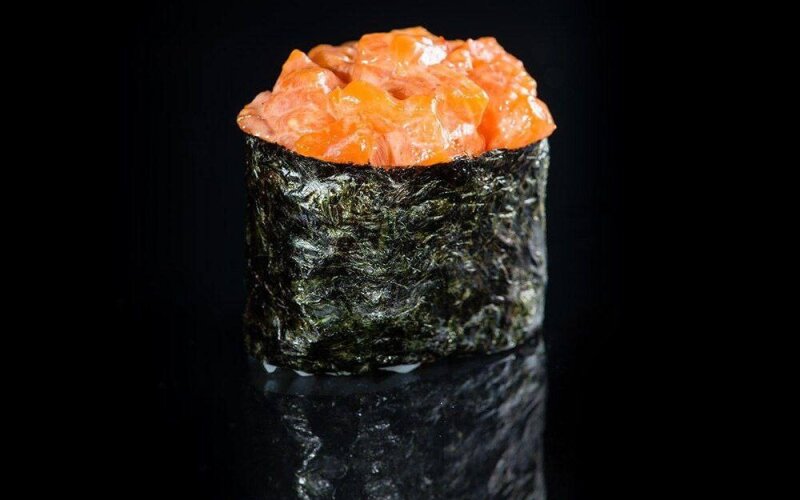 Гункан «спайси сяке»