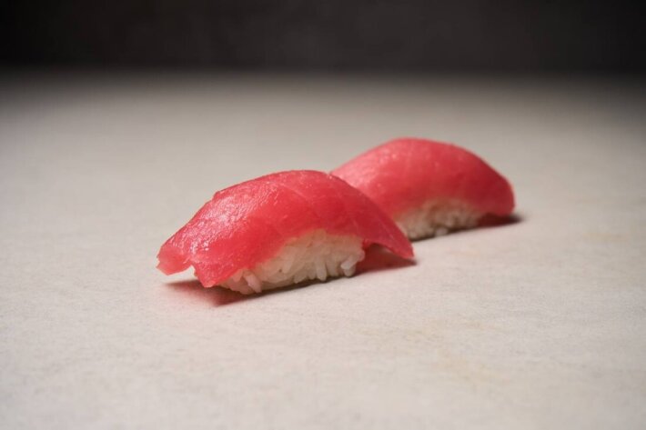 Суши с тунцом