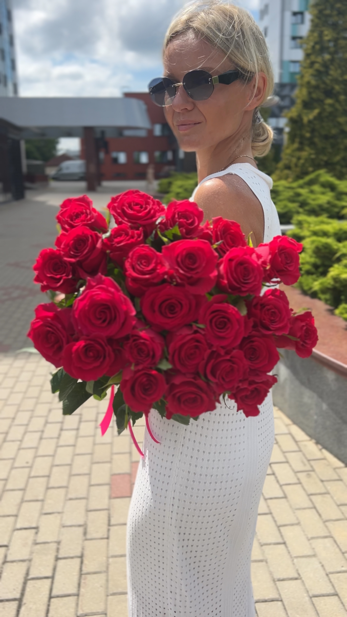 Роза «Малиновая высокая» 80 см