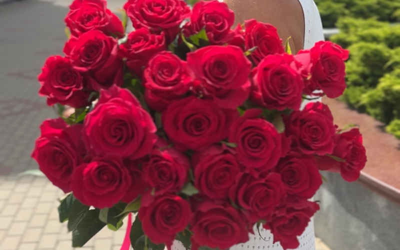 Роза «Малиновая высокая» 80 см