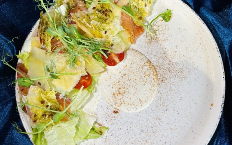 Салат "Цезарь" с сёмгой