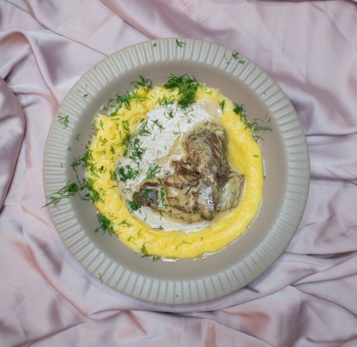 Томленые говяжьи щечки