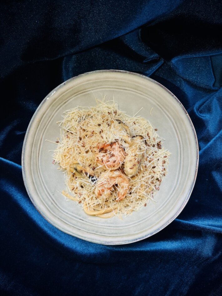 Паста с морепродуктами и голубым сыром