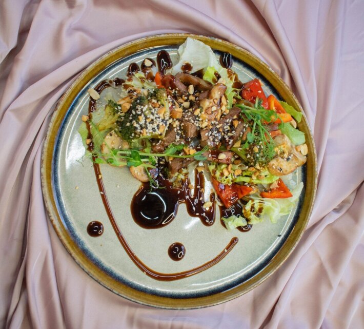 Теплый салат с языком