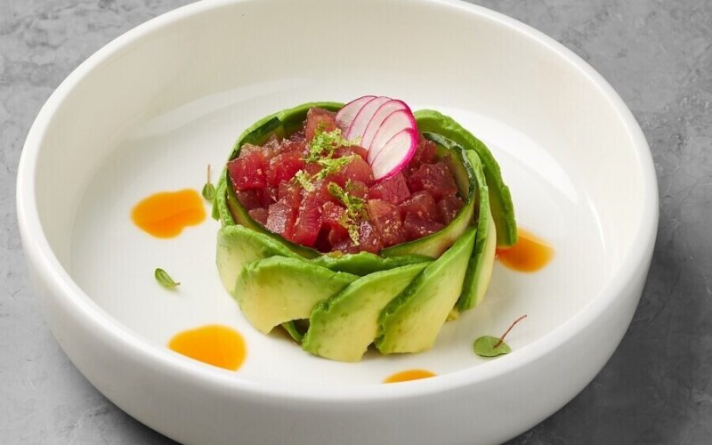 Тартар из тунца с авокадо