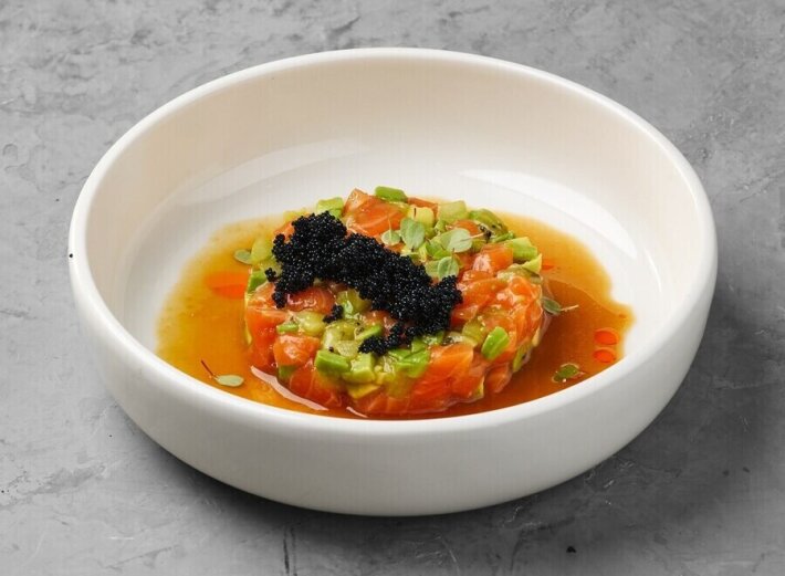 Тартар из сёмги с киви и цитрусовым соусом