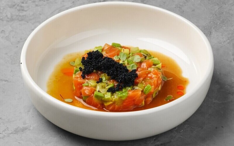 Тартар из сёмги с киви и цитрусовым соусом