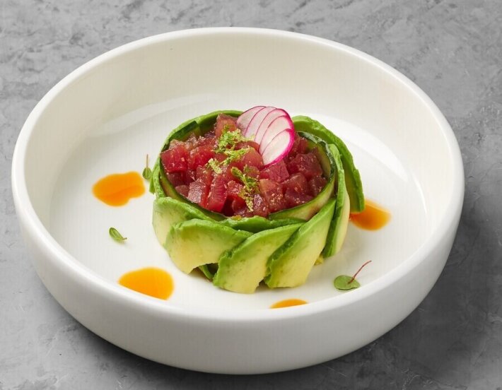 Тартар из тунца с авокадо