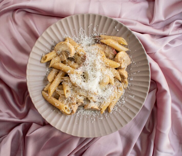 Паста с языком и грибами