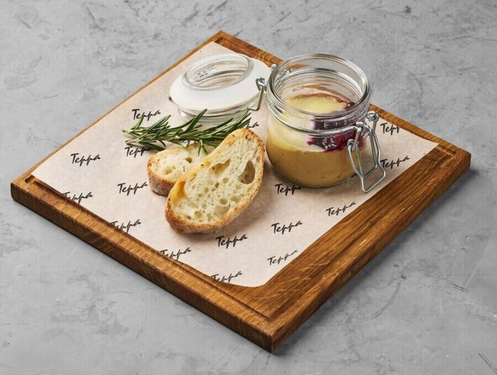 Паштет из куриной печени с ягодным соусом