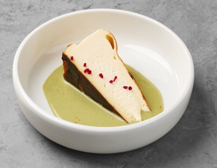 Чизкейк «Сан Себастьян» с фисташковым кремом