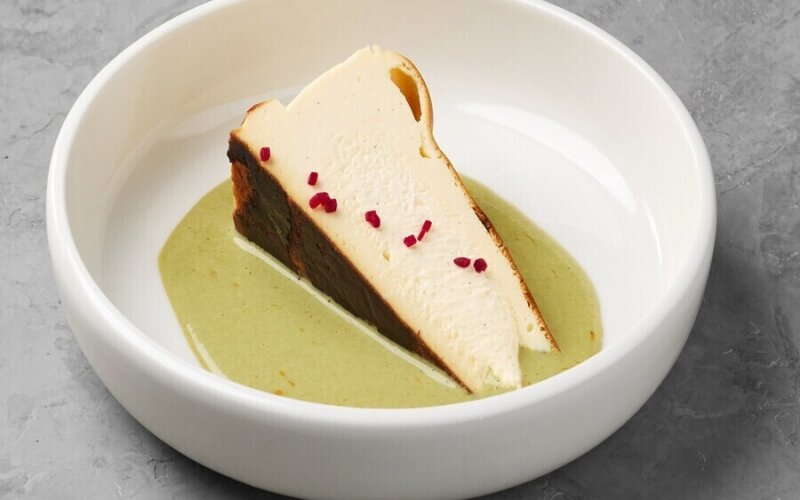 Чизкейк «Сан Себастьян» с фисташковым кремом