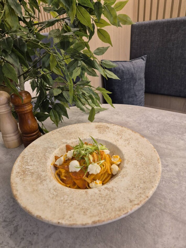 Паста с чоризо и сыром «Моцарелла»