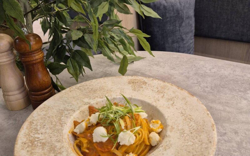 Паста с чоризо и сыром «Моцарелла»