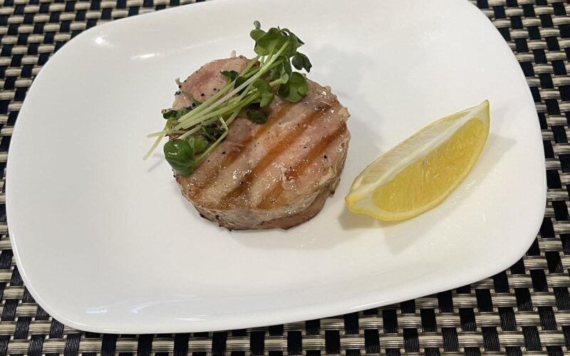 Медальоны из тунца с лимоном