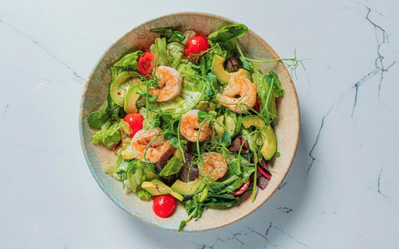 Салат с креветкой и авокадо