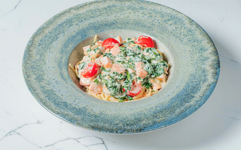 Паста с лососем и шпинатом