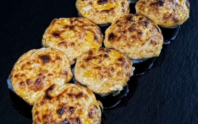 Запеченный ролл со снежным крабом