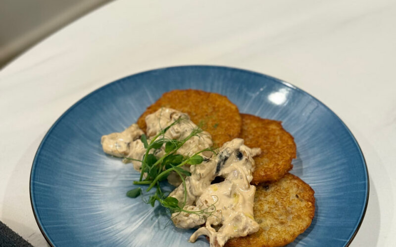 Драники с грибным соусом