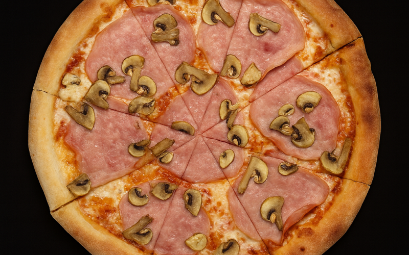 Пицца с ветчиной и грибами