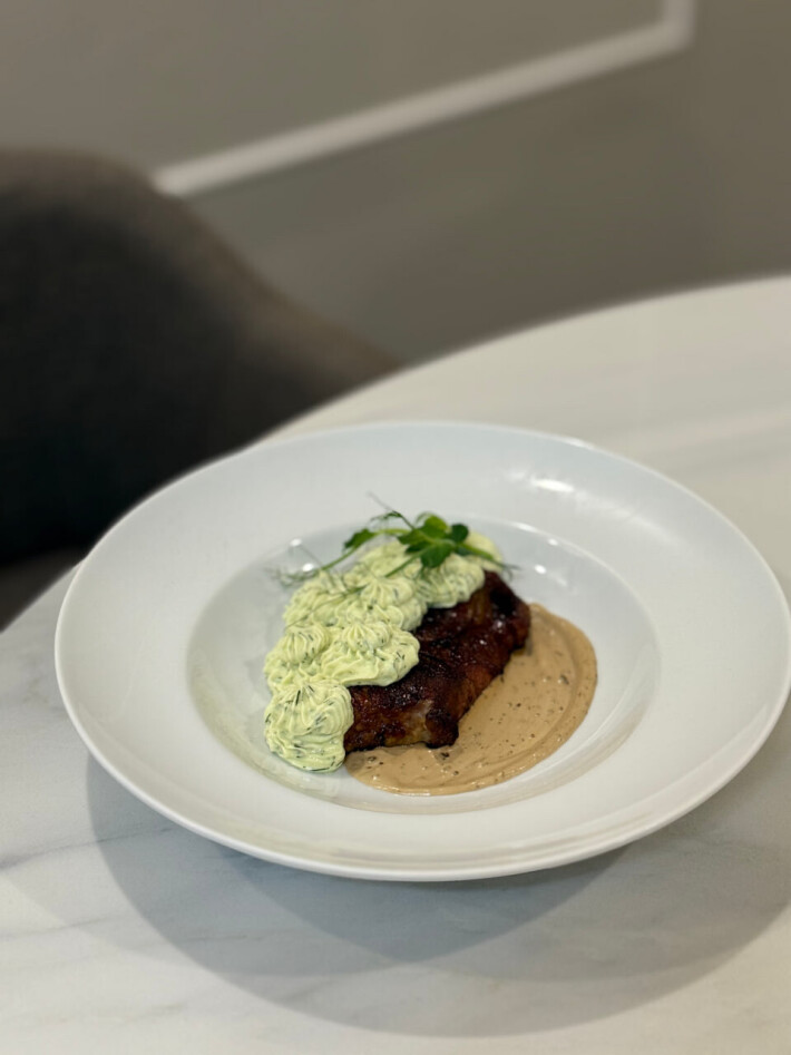 Свинина запечённая с укропным пюре