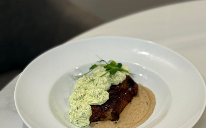 Свинина запечённая с укропным пюре