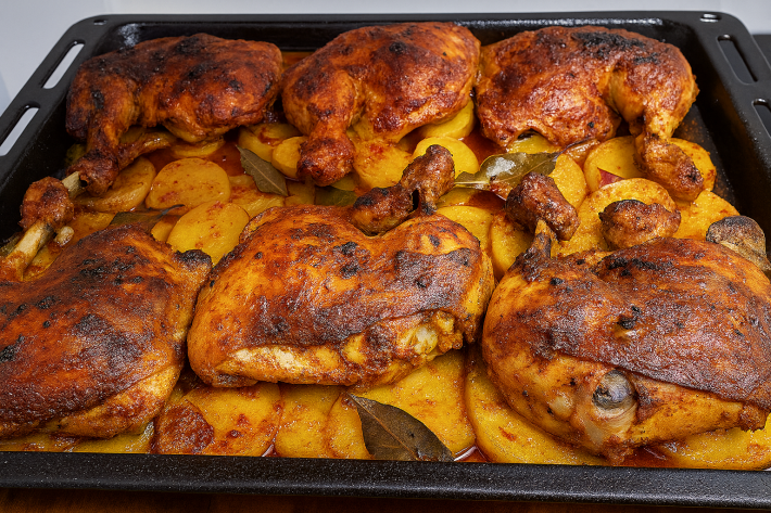 Курица с запечённым картофелем