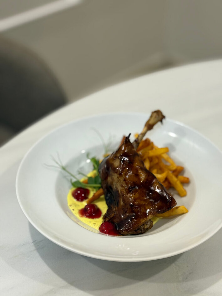 Утиная ножка «Конфи» с бататом