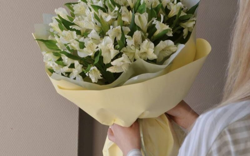 Букет из альстромерий