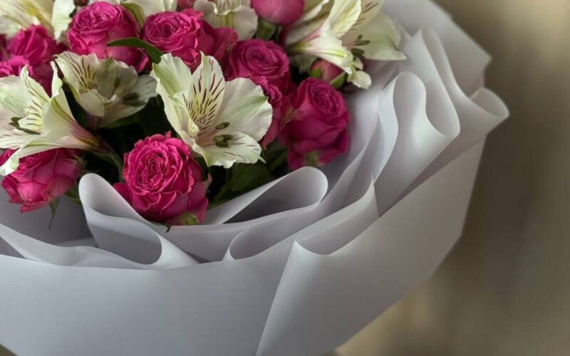 Букет кустовая Роза + альстромерия