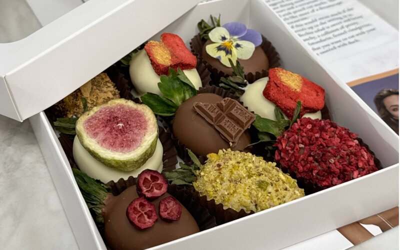 Набор из 9 ягод клубники в шоколаде