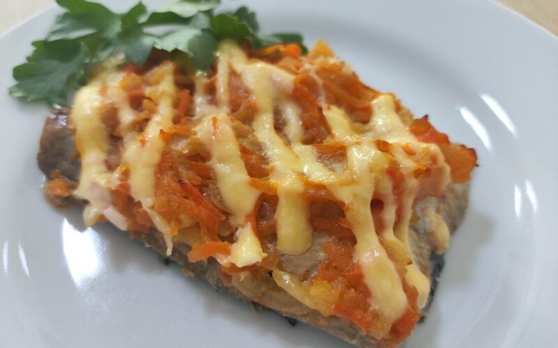 Скумбрия запечённая с овощами