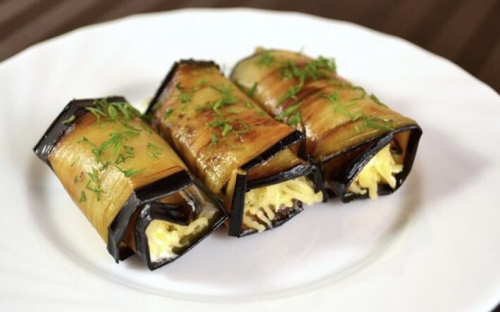 Рулетики из баклажанов с сыром
