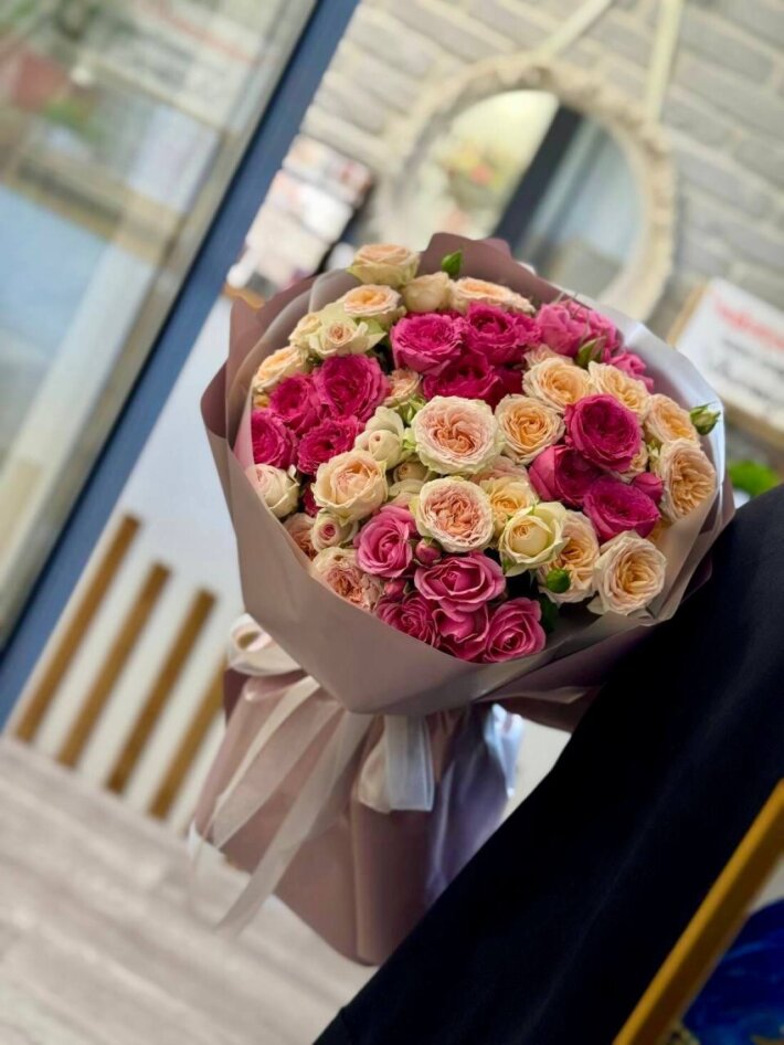 Букет из кустовых роз