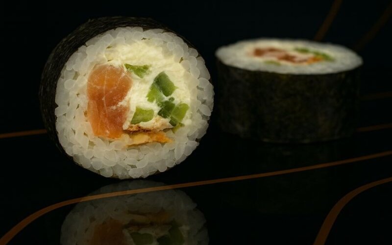 Футомак с угрем и лососем