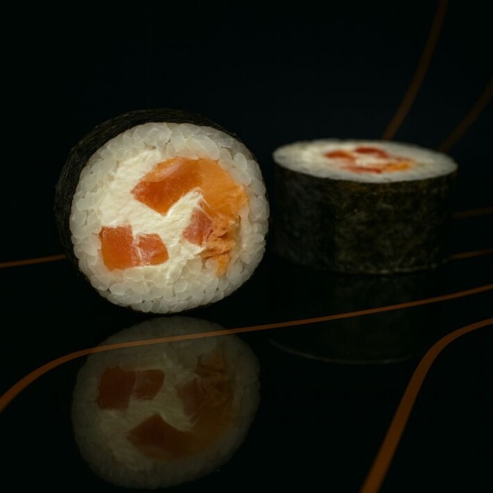 Футомак с жаренным лососем и томатом