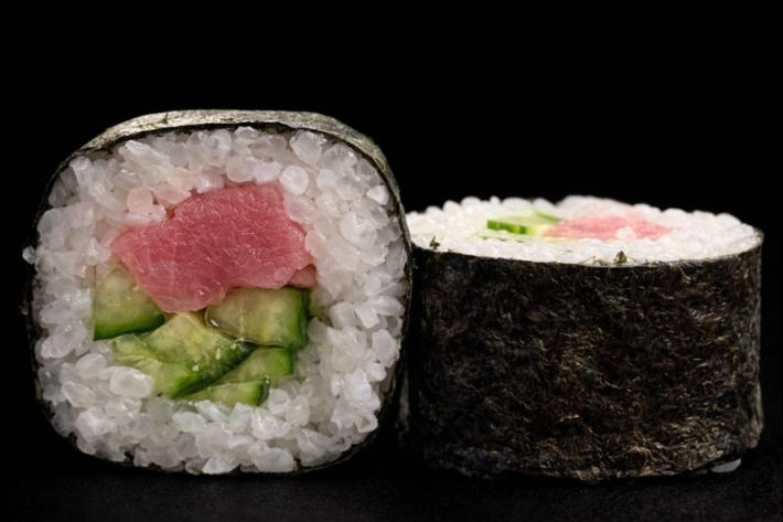 Маки с тунцом и огурцом без сыра