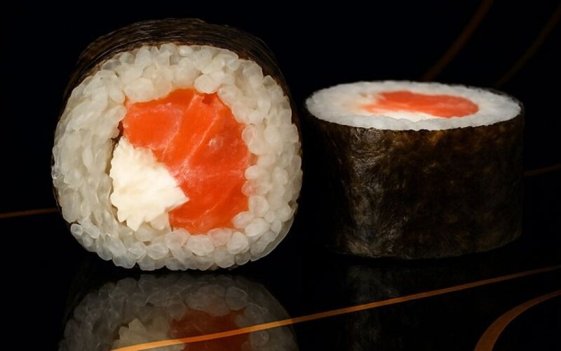 Футомак с копченым лососем и томатом