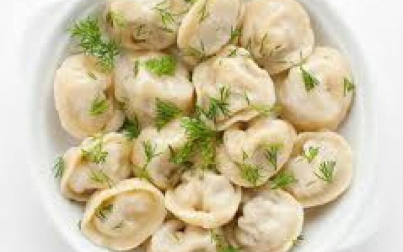 Пельмени отварные с маслом и сметаной