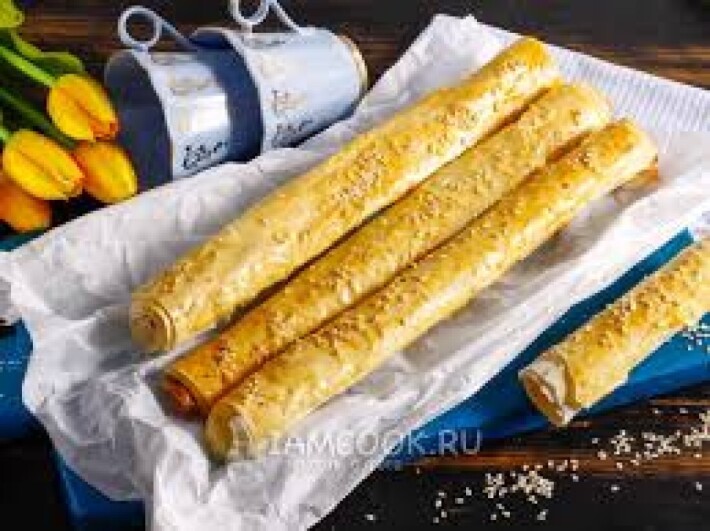 Роллини из теста фило с творогом и изюмом