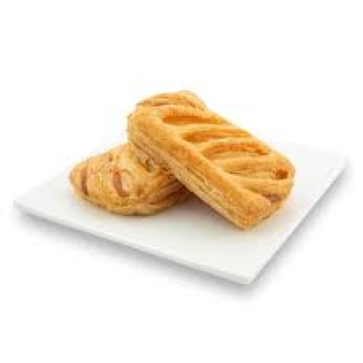 Слойка из слоеного теста с начинкой малина