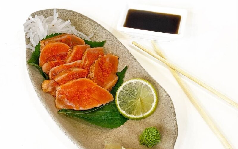 Сашими «Лосось татаки»