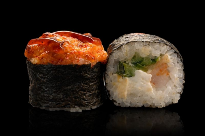 Запечённый ролл с креветкой и огурцом